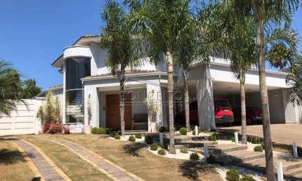 Sobrado à venda no condomínio Park Campestre com 560 m² | 3 dormitórios, sendo 1 suíte e 3 vagas de garagem.