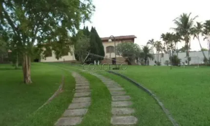Chácara à venda no Condomínio Colinas do Piracicaba com 452 m² | 3 casas, piscina, espaço gourmet e amplo quintal.