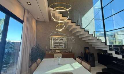 Sobrado de alto padrão à venda no condomínio Residencial Villa D'Aquila com 214 m² | 3 suítes, escritório e 4 vagas de garagem.