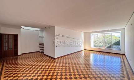 Casa comercial para locação no bairro Cidade Jardim com 246,40 m² | 6 salas e 6 vagas de estacionamento.