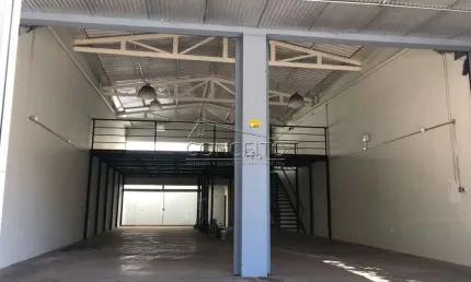 Barracão comercial para locação no bairro Vila Fátima com 274 m² | Amplo salão, 2 banheiros, escritório e 3 vagas de estacionamento.