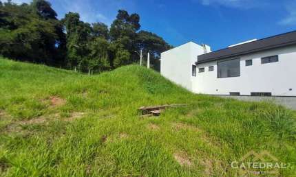 Terreno de 300 metros, a venda no condominio Villa Verde.