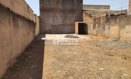 Terreno disponível para venda no bairro Canaã em Uberlândia-MG.