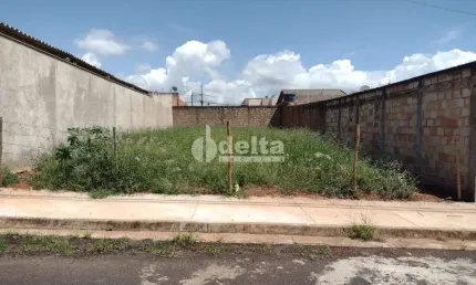 Terreno disponível para venda 250 m² no bairro Jardim Ipanema em Uberlândia-MG