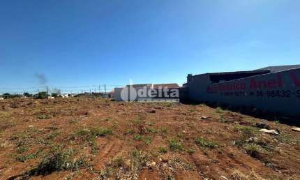 Terreno disponível para venda 282 m² no bairro Jardim Europa em Uberlândia-MG