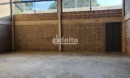 Galpão Comercial disponível para Locação no bairro Umuarama em Uberlândia-MG