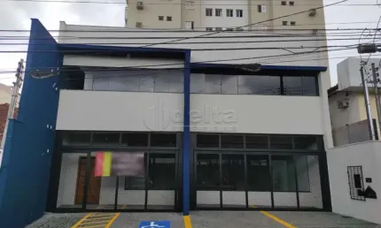 Casa comercial disponível para locação e venda no bairro Martins em Uberlândia-MG