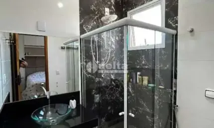 Casa disponível para venda no bairro Alto Umuarama em Uberlândia-MG