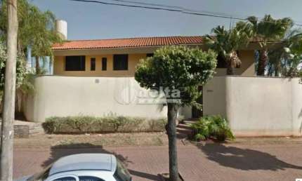 Casa Comercial disponível para venda no bairro Saraiva em Uberlândia-MG