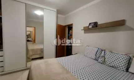 Casa disponível para venda no bairro Laranjeiras em Uberlândia-MG