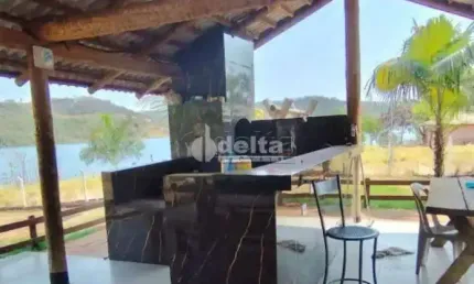 Rancho disponível para venda na Área Rural de Uberlândia-MG