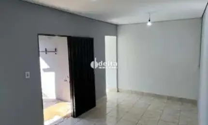 Casa residencial disponível para venda no bairro Luizote de Freitas em Uberlândia-MG