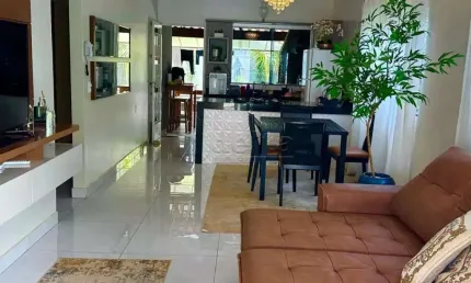 Casa disponível para venda e locação no bairro Santa Mônica em Uberlândia-MG