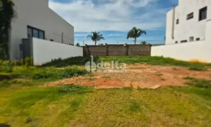 Terreno em condomínio disponível para venda no bairro Jardim Sul em Uberlândia-MG