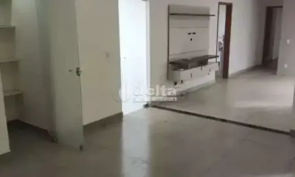 Casa no condomínio Bosque das Gameleiras disponível para venda em Uberlândia-MG