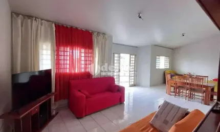 Casa residencial disponível para venda no bairro Cidade Jardim em Uberlândia-MG