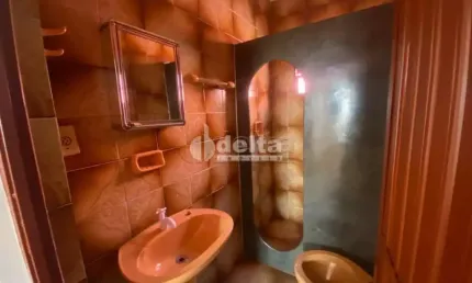 Casa residencial disponível para venda no bairro Nossa Senhora das Graças em Uberlândia-MG