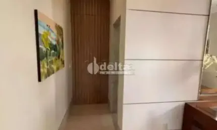 Casa no condomínio Royal Park disponível para venda em Uberlândia-MG