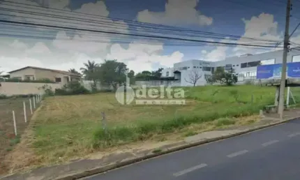 Terreno comercial disponível para venda no bairro Jardim Karaíba em Uberlândia-MG
