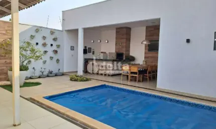 Casa residencial disponível para venda no bairro Laranjeiras em Uberlândia-MG