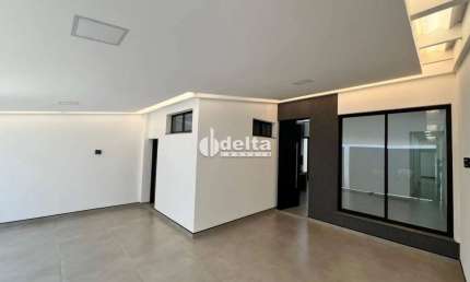 Casa residencial disponível para venda no bairro Cidade Jardim em Uberlândia-MG