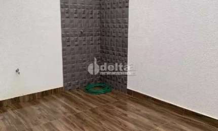 Casa residencial disponível para venda no bairro Grand Ville em Uberlândia-MG