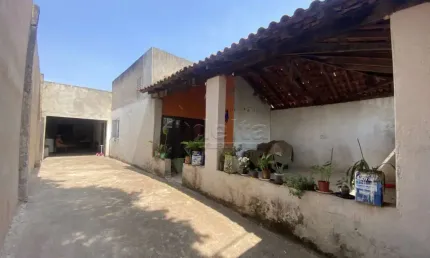 Casa residencial disponível para venda no bairro Jardim Europa em Uberlândia-MG