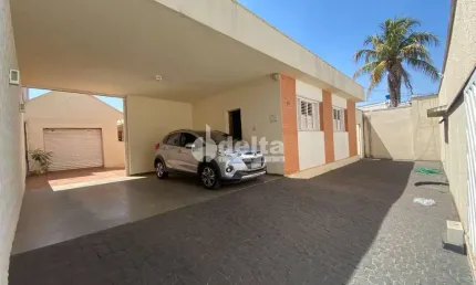 Casa residencial disponível para venda no bairro Centro em Uberlândia-MG