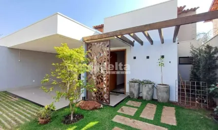 Casa residencial disponível para venda no bairro Jardim Karaíba em Uberlândia-MG