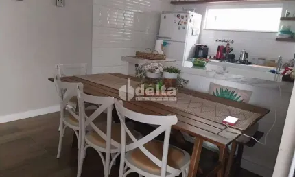 Casa disponível para venda no bairro Brasil em Uberlândia-MG