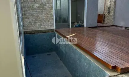 Casa no condomínio Golden Village para venda em Uberlândia-MG