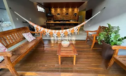 Casa residencial disponível para locação e venda no bairro Granada em Uberlândia-MG