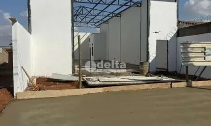 Galpão disponível para venda no bairro Jardim Holanda em Uberlândia-MG