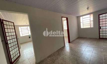 Casa residencial disponível para venda no bairro Luizote de Freitas em Uberlândia-MG