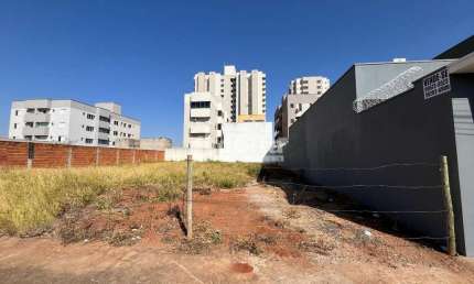 Terreno disponível para venda 300 m² no bairro Novo Mundo em Uberlândia-MG