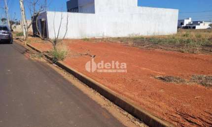 Terreno disponível para venda 275 m² no bairro Novo Mundo em Uberlândia-MG