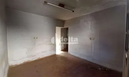 Casa residencial disponível para venda no bairro Nossa Senhora Aparecida em Uberlândia-MG