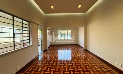 Casa Comercial disponível para locação/Venda no bairro Centro em Uberlândia-MG