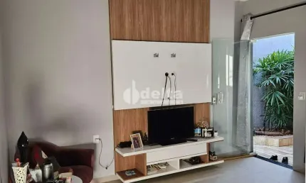 Casa residencial disponível para venda no Bairro Jardim Patrícia em Uberlândia-MG