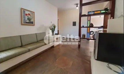 Casa residencial disponível para venda e locação no bairro Lídice em Uberlândia-MG