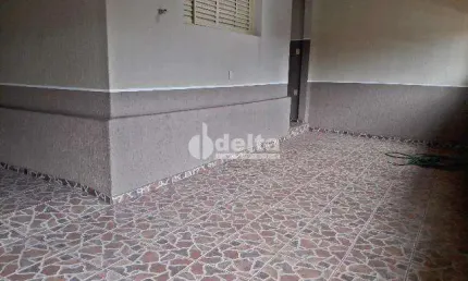 Casa residencial disponível para venda no bairro Nossa Senhora Aparecida em Uberlândia-MG