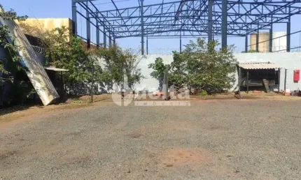 Imóvel comercial disponível para venda no bairro Marta Helena em Uberlândia-MG