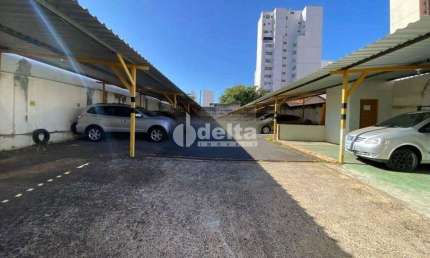 Imóvel comercial disponível para venda no bairro Nossa Senhora Aparecida em Uberlândia-MG