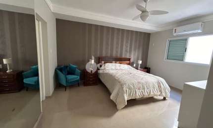 Casa no condomínio Royal Park disponível para venda em Uberlândia-MG