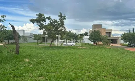 Terreno no condomínio disponível para venda no bairro laranjeiras em uberlândia-mg