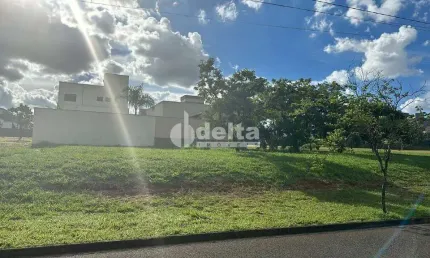 Terreno no Condomínio disponível para venda no bairro Jardim Botânico em Uberlândia-MG