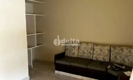 Casa residencial disponível para venda no bairro Osvaldo Resende em Uberlândia-MG