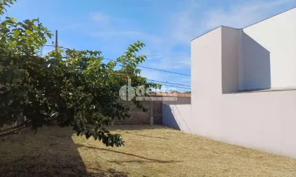 Terreno no Condomínio disponível para venda no bairro Lagoinha em Uberlândia-MG