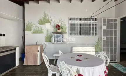 Casa residencial disponível para venda no bairro Vigilato Pereira em Uberlândia-MG
