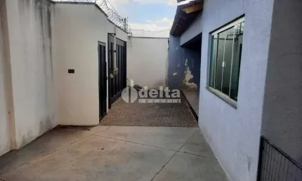 Casa residencial disponível para venda no bairro Jardim Inconfidência em Uberlândia-MG